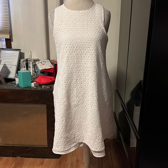 Sharagano Dresses & Skirts - Size 10 white crochet dress with pockets &large keyhole in the back